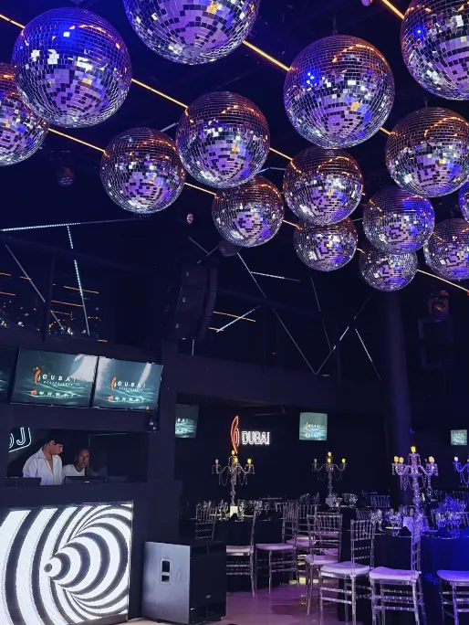 Iluminación robotizada y técnica del salón